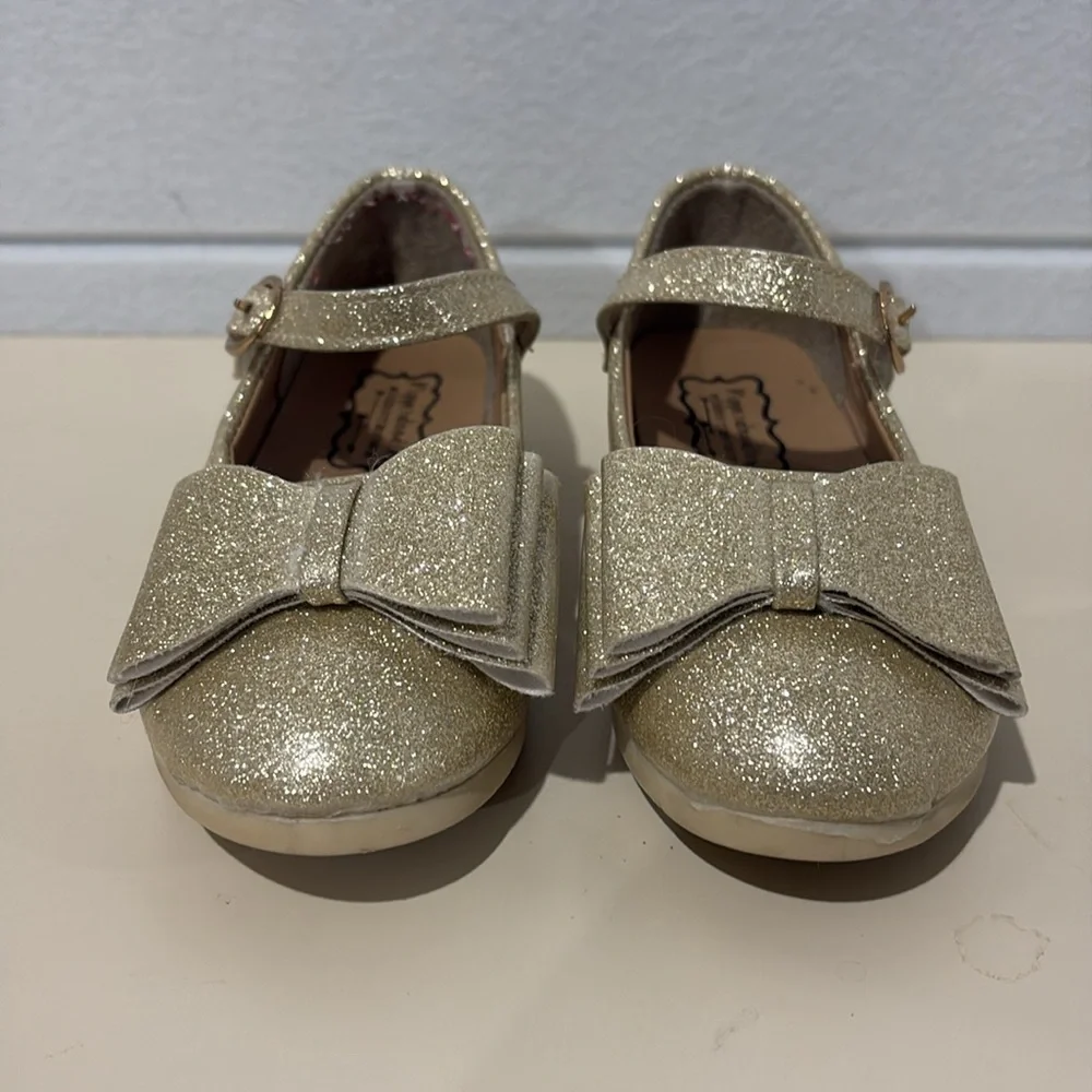 Pipperdoodles by Pip Squeak’s Boutique Sparkly Gold Bow Shoes
